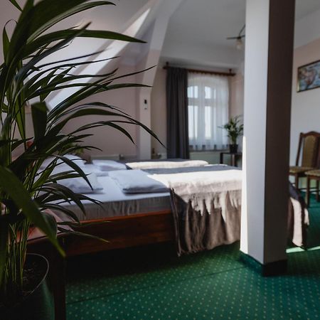Hotel Aslan Tarnowskie Góry Kültér fotó